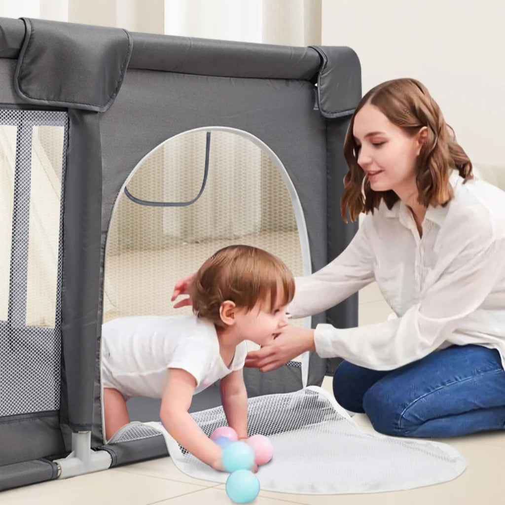 Parc de jeu bébé avec barrière sécurisée enfant