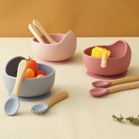 bol ventouse et couverts bebe en silicone avec nourriture