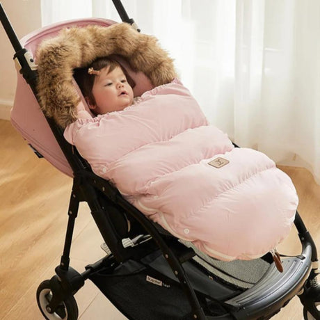 mise en scène sur mannequin de la chancelière bébé